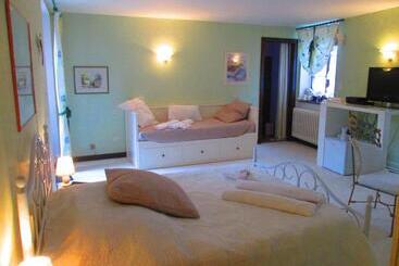 مبيت وإفطار Chambre D Hôtes Noisettes Et Compagnie