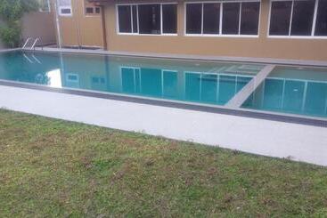 تختخواب و صبحانه The Bungalow Hambantota