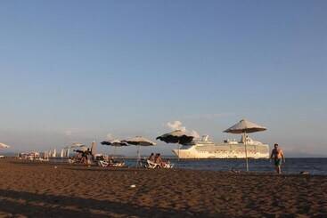 هتل Aldea Pura Vida