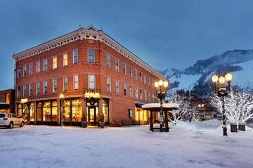 Independence Square 302, Top Floor Stylish Hotel Room With Wet Bar, A/c, In Downtown Aspen