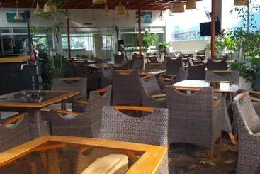 Отель Plaza Del Bosque Inn