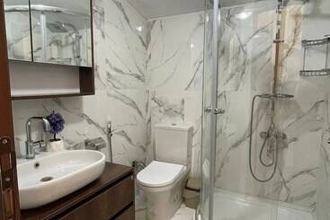 アパートホテル Korfez Konak