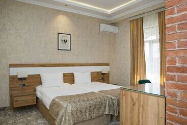 Lakeside Hotel & Spa