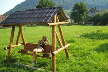 بنسيون Casa Cu Păuni