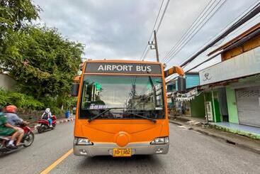 Matong Hosted & Mt Gallery New Friends Phuket Old Town Hostel