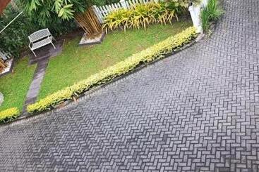 Emerald Hotel And Banquet