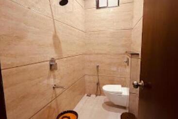 בית מלון כפרי Luxury Inn,damoh