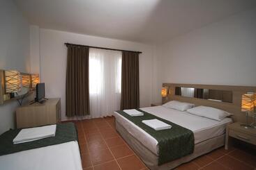 هتل Mali̇bu Resort