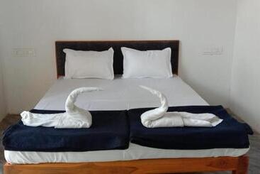 בית מלון כפרי Nivanta Resort N Cafe