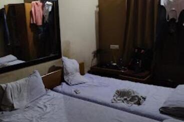 בית מלון כפרי Puspak Inn Mandabereni