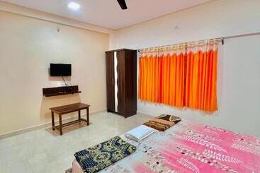 בית מלון כפרי Sea Point Villa