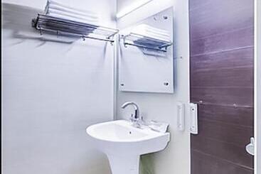 호텔 Stay With Classic   Near Sarai Kale Khan Metro