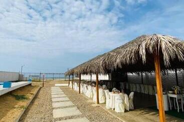 Отель Zorritos Backpackers