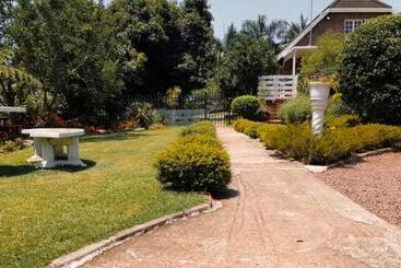 פנסיון Fawn Castle Guesthouse