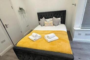 펜션 Greenford Stays