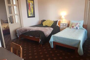 پانسیون La Riviera Guesthouse