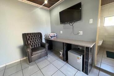 פנסיון Nest And Rest Guest House