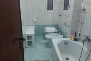 Пансион Sala Con Divano Matrimoniale Nel Verde Vicino Alla Metro