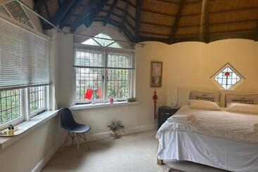 بنسيون Yvonne’s House