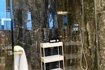 شقة فندقية 5mins Walk To Various Night Market @stratregic & Spacious Space At The Erawan Condo 8pax With Bathu