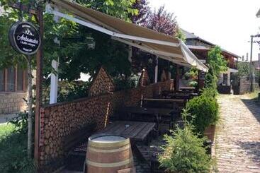 בית מלון כפרי Ambassador Voskopojë