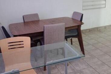 فنادق الكبسولة Estancia Exprés