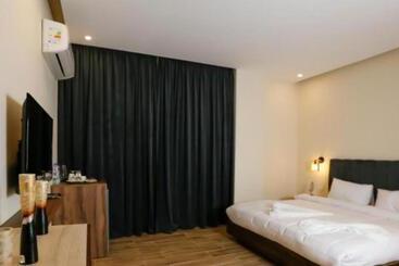 فندق Puzzle Pyramids Inn