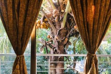 هتل Q 23 Resort & Suites