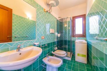 Iss Travel Apartaments, Via Del Tirreno 300 M From La Cinta Beach