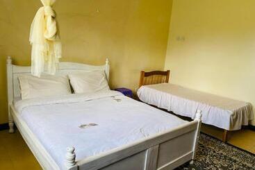 بنسيون Lisa Place Milimani