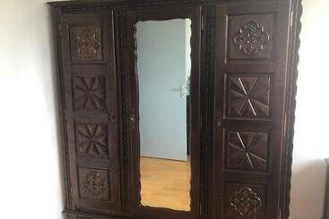 پانسیون Room In Apartment   Private Room In Beavais