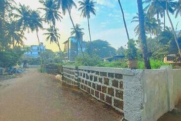 פנסיון Roshni Luxury