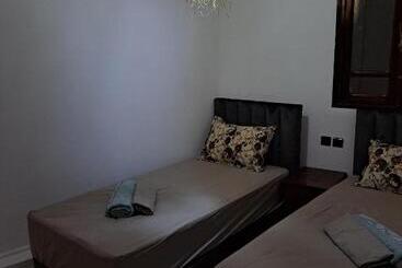 هاستل Mira Guest House