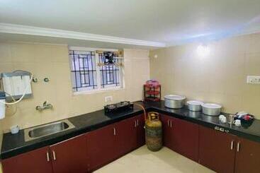 リゾートホテル Zicilys Garden Homestay With Pool