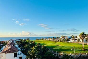 هتل آپارتمان Fantastic Sea And Golf Course View House With 3 Bedrooms