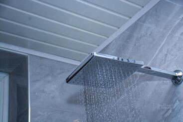 هتل Deluxe 15  Jinja Pool Apartments