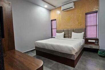 בית מלון כפרי Happy Stay Kolhapur 2 Km From Kolhapur Airport