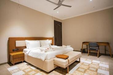 Maira Resort And Convention Center