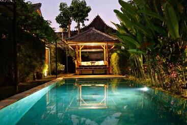 민박 Joyously Raw Villas