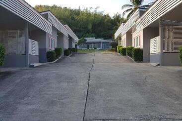 בית מלון כפרי ภูรักษ์รีสอร์ท บ้านกรูด