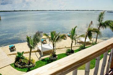 فندق Aruna Resort & Villas