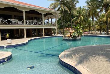 هتل Honduras Shores Plantations