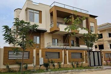 هتل آپارتمان Luxury Accommodation