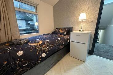 Пансион 10 Minutes To Central London Vaux