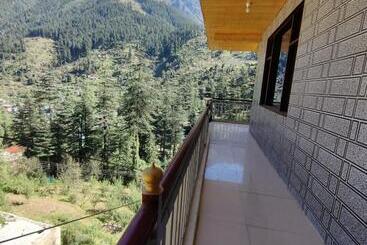 פנסיון Above The River Behind The Forrest