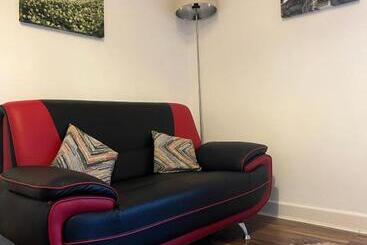 Пансион Double Room Near City Centre With Extra Lounge Area