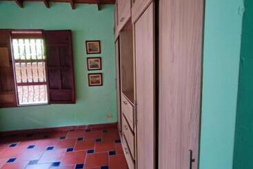 پانسیون Hostal La Pola