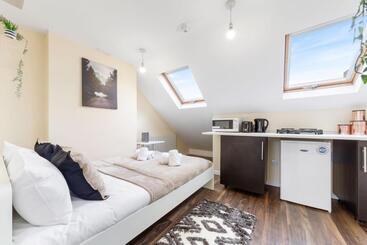 膳宿费 Isleworth Stays Tw7