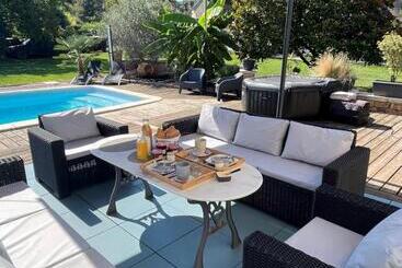 민박 La Tour Carrée