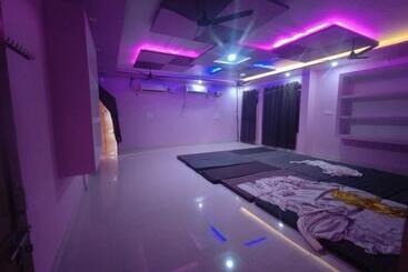 Divine Inn Hotel And Guest House